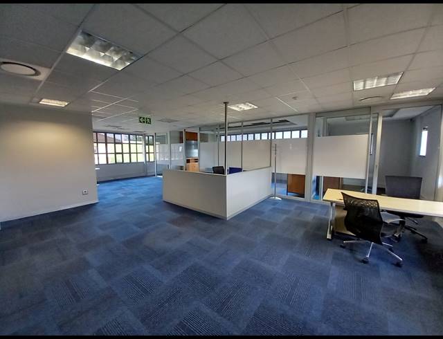 1,990M² OFFICE TO LET IN BRYANSTON